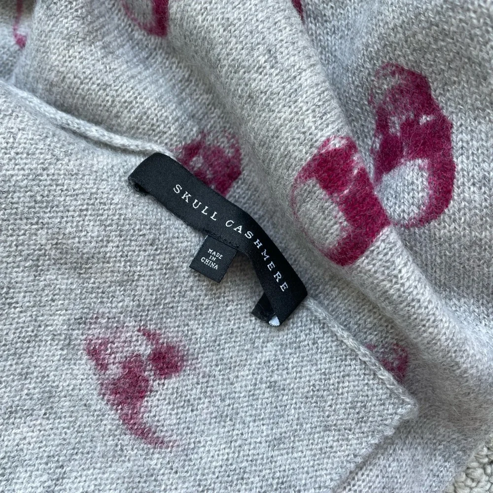 SKULL CASHMERE scarf/wrap - Picture 4 of 6